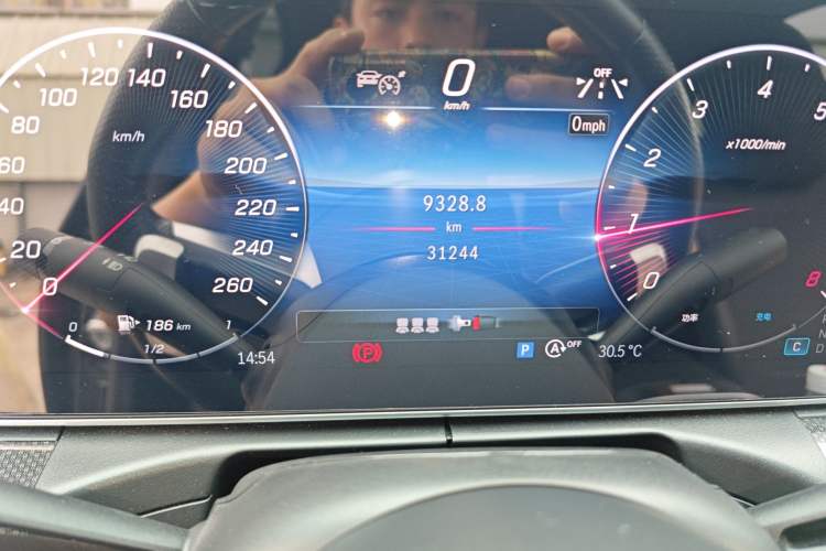 Used Mercedes-Benz C-Class 2023 Revised C 200 L Sport Edition Odometer Close Up