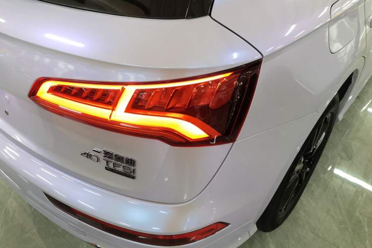 Used Audi Q5L 2018 40 TFSI Prestige Fashion Edition China V Right Rear Taillight