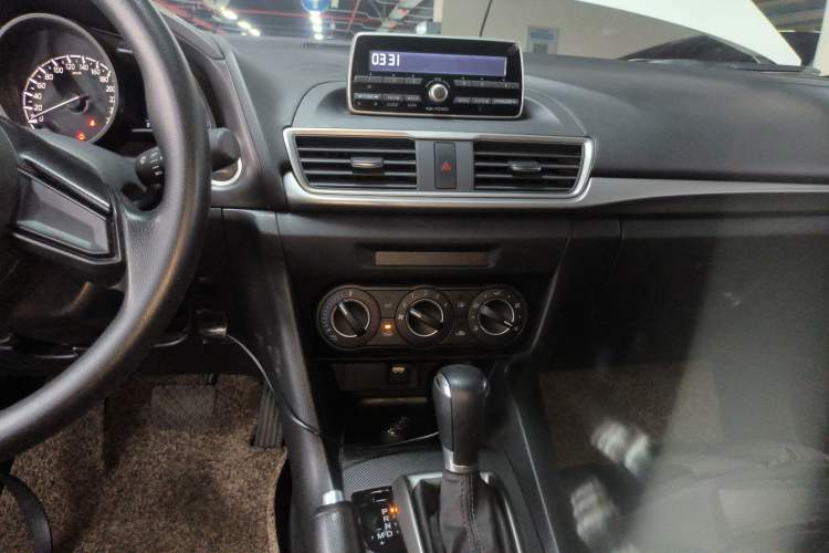 Used Mazda 3 Axela 2017 Sedan 1.5L Automatic Comfort Model Emission Standard China V
