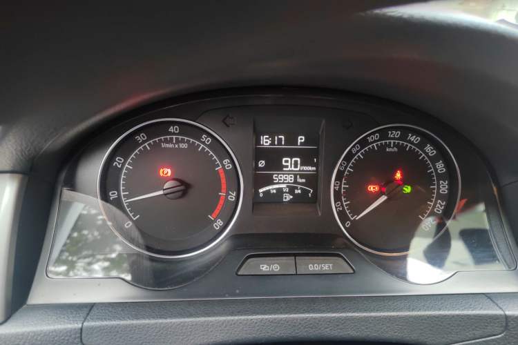 Used Skoda Rapid Spaceback 2014 1.6L Automatic Enjoyment Edition
