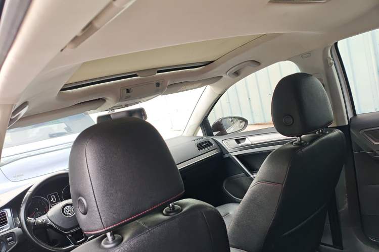 Used Volkswagen Golf 2017 1.6L Automatic Comfort Million-Vehicle Anniversary Edition Headliner