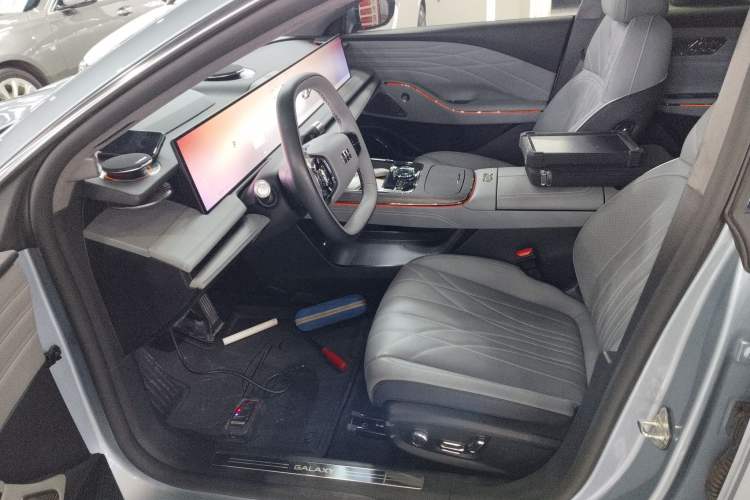 Used Geely Galaxy E8 2025 700 km Long-Range Intelligent Driving Version
