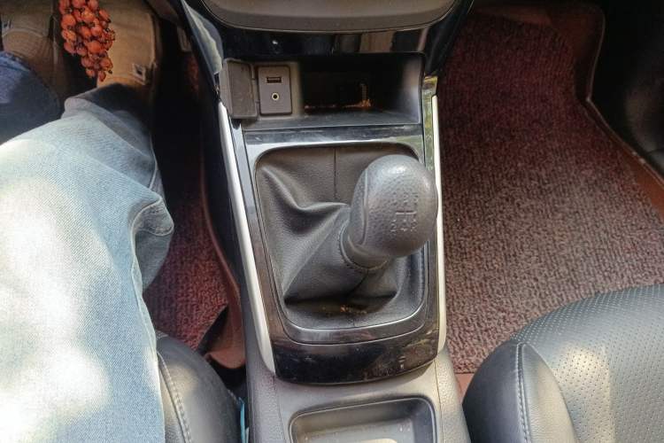 Used Nissan Sylphy 2016 1.6 XL Manual Luxury Edition Gear Lever
