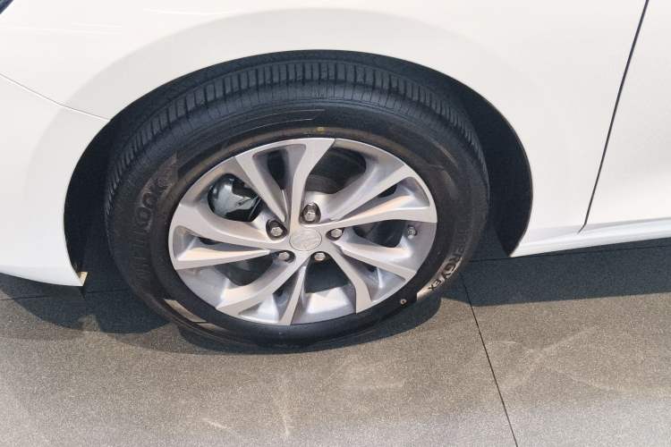 Used Buick Verano 2023 Pro Enjoyment Edition Left Front Wheel Hub