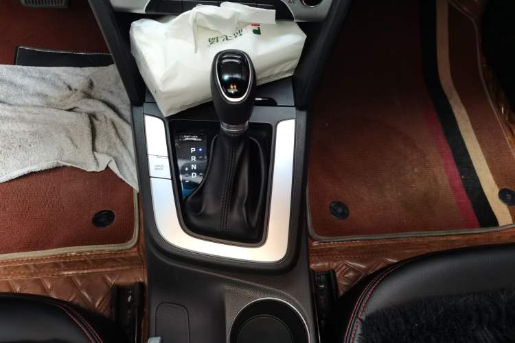 Used Hyundai Elantra (6th Generation / Lingdong) 2016 1.6L Automatic ZhiXuan – Elite Version Gear Lever
