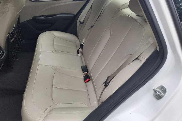 Used Buick GT 2019 15T Dual-Clutch Connected Elite Model China VI Left Rear Seat