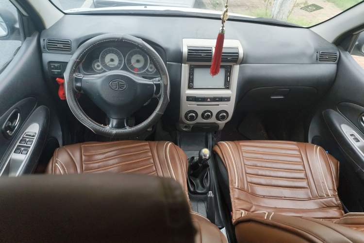 Used FAW Senya S80 2013 1.5L Manual 5-Seat Urban Fashion Edition Center Console