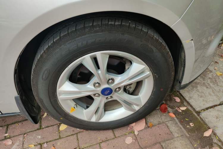 Used Ford Focus 2012 Sedan 1.6L Automatic Fashion Edition