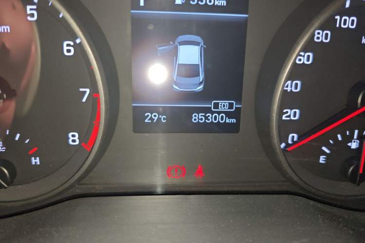 Used Hyundai Elantra (6th Generation / Lingdong) 2019 1.5L CVT Smart & Luxurious Trim Odometer Close Up