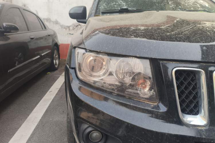 Used Jeep Compass 2015 2.0L two-wheel drive sport version Right Front Headlight