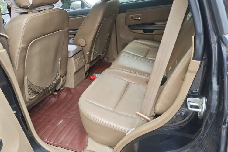 Used Haval H5 Classic 2010 European-style 2.0L Two-Wheel Drive Model with Sunroof