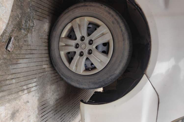 Used FORTHING Lingzhi 2017 M5L 1.6L 7-Seater Standard Model Right Front Wheel Hub