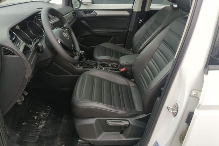 Used Volkswagen Touran 2016 Volkswagen Touran L 280TSI DSG Comfort Edition Left Front Seat