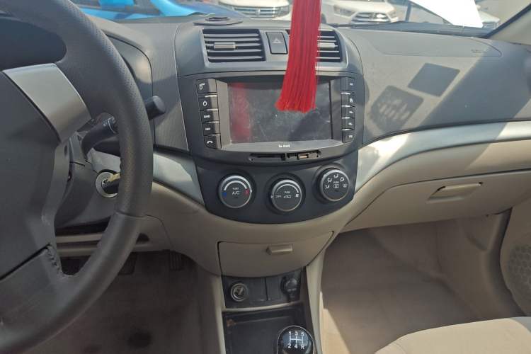 Used CHANGAN Alsvin V5 2012 1.5L Manual Sport Version China IV Standard
