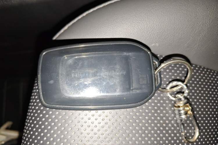 Used Toyota Highlander 2024 2.5L Smart Electric Hybrid Dual-Motor Two-Wheel Drive Luxury Version 7 Seats Vehicle Key