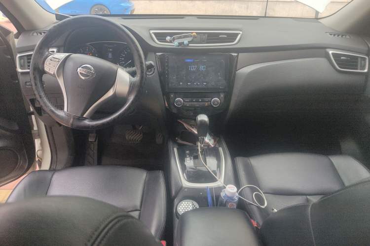 Used Nissan X-Trail 2014 2.0L CVT Comfort Edition 2WD Center Console