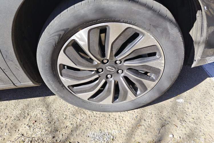 Used Hima AITO M7 2022 1.5T Rear-Drive Comfort Edition Right Front Wheel Hub