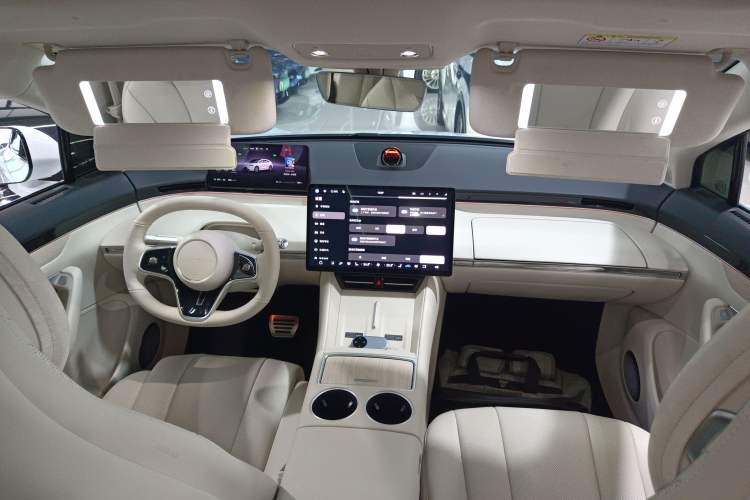 Used Hima Luxeed R7 2024 All-Electric 802 km Max
