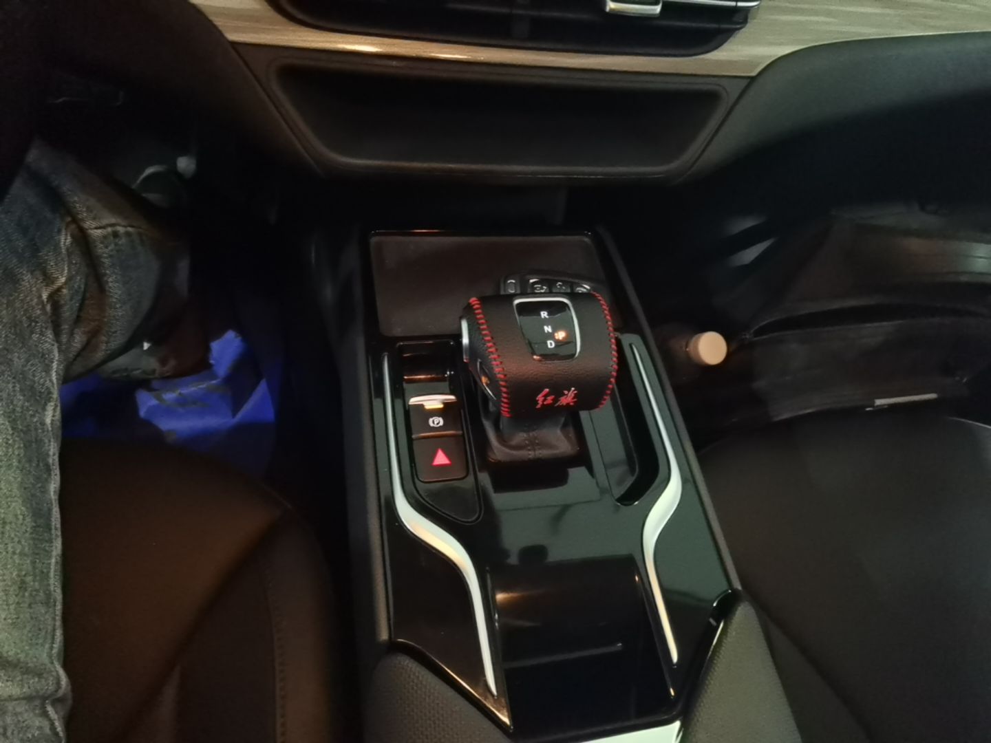 Hongqi E-QM5 2024 610 km PLUS — снимка 16