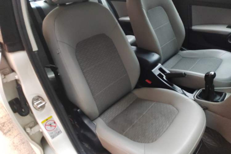 Used Skoda Rapid 2015 1.6L Manual Smart Selection Model
