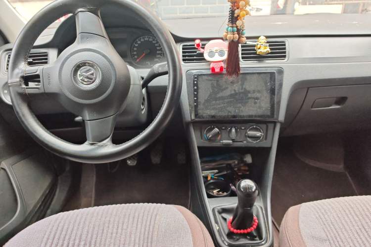 Used Volkswagen Santana 2013 1.6L Manual Fashion Edition Center Console