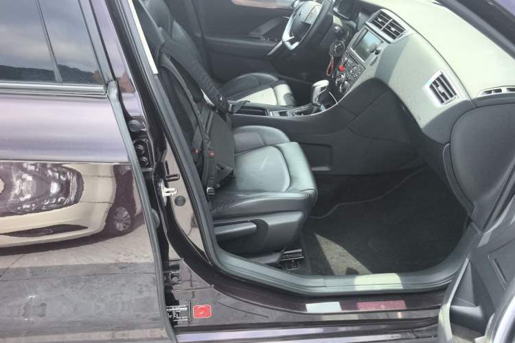 Used DS 5LS 2016 1.6T Elegant Edition THP160
