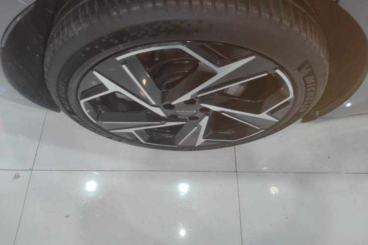 Used Lynk & Co Z10 2025 95 kWh 702 km All-Wheel Drive Intelligent Driving Ultra