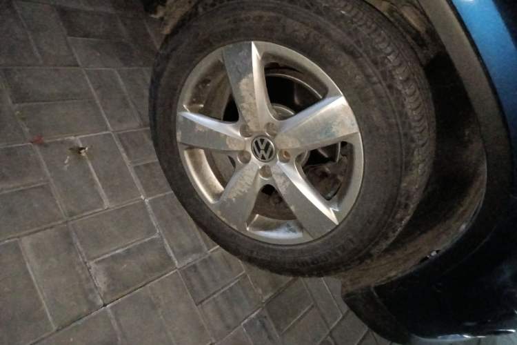 Used Volkswagen Tiguan 2012 1.8TSI Automatic Two-Wheel Drive Zhaoshi Edition Right Front Wheel Hub