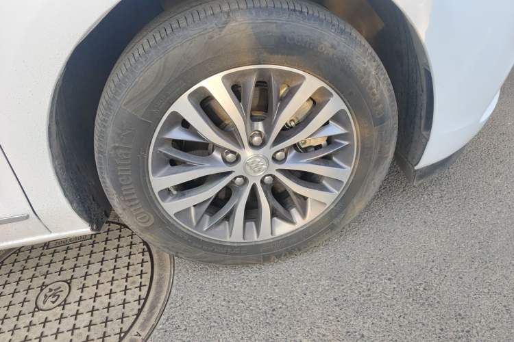 Used Buick GL8 2017 ES 28T Flagship Model China V Standard Right Front Wheel Hub