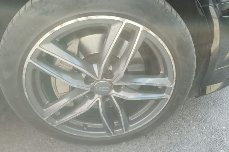 Used Audi A6L 2018 30th Anniversary Edition 45 TFSI quattro Luxury Model Right Front Wheel Hub