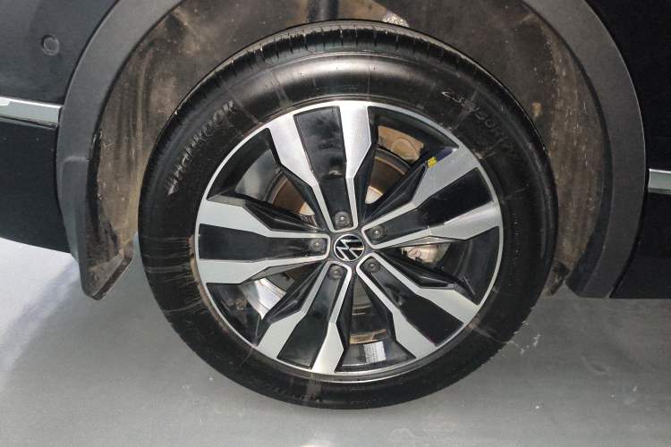 Used Volkswagen Tiguan L 2024 Outstanding Model 330TSI Automatic Two-Wheel Drive R-Line Dragon Glory Edition