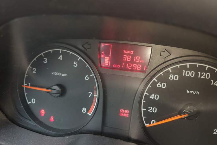 Used Hyundai Verna (older generation) 2014 1.4L Manual Smart GLS Trim Odometer Close Up