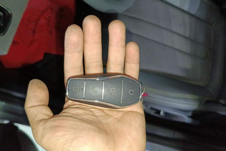 Used BYD Song L EV 2025 Intelligent Driving Version 602 km Range LiDAR-equipped All-Wheel-Drive Type Vehicle Key