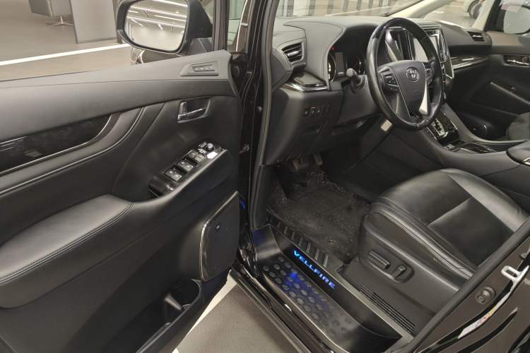 Used Toyota Vellfire 2019 Dual-Engine 2.5L HV Luxury Edition Driver Seat