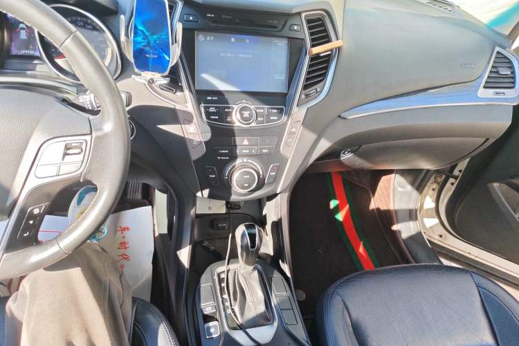 Used Hyundai Santa Fe 2015 2.0T Automatic Two-Wheel Drive Smart Version 5 Seats
