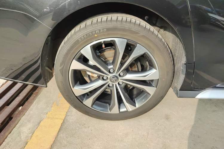 Used Toyota Granvia 2023 2.5L Hybrid Prestige VIP Edition
