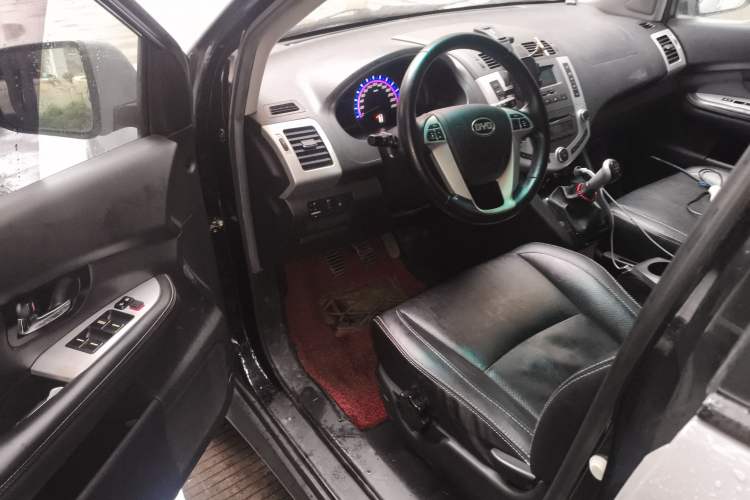 Used BYD S6 2013 Platinum Edition 2.0L Manual Luxury Model
