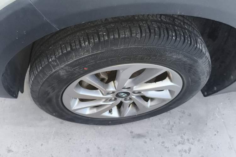 Used Hyundai Tucson 2018 1.6T Dual-Clutch Two-Wheel Drive 15th Anniversary Special Edition Left Front Wheel Hub