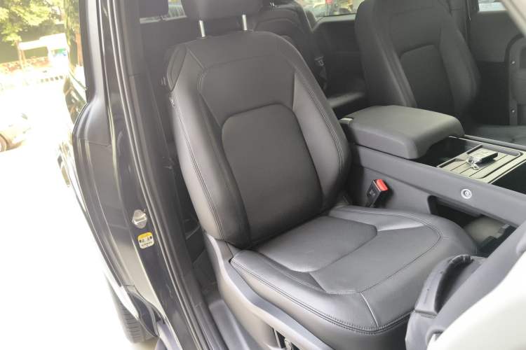 Used Land Rover Defender 2023 90 3.0T P400 XS
