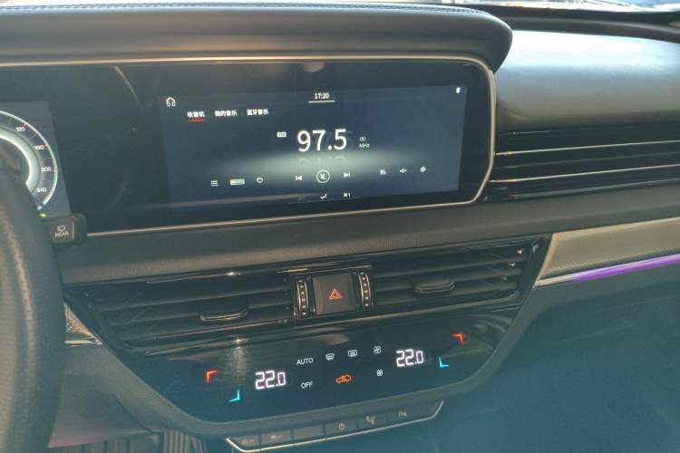 Used Hongqi HS5 2019 2.0T Smart Connect Flagship All-Wheel-Drive Version Audio And AC Panel