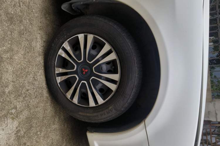 Used Soueast V3 Lingyue 2013 Revised Version 1.5L Manual – Affordable Edition Right Front Wheel Hub