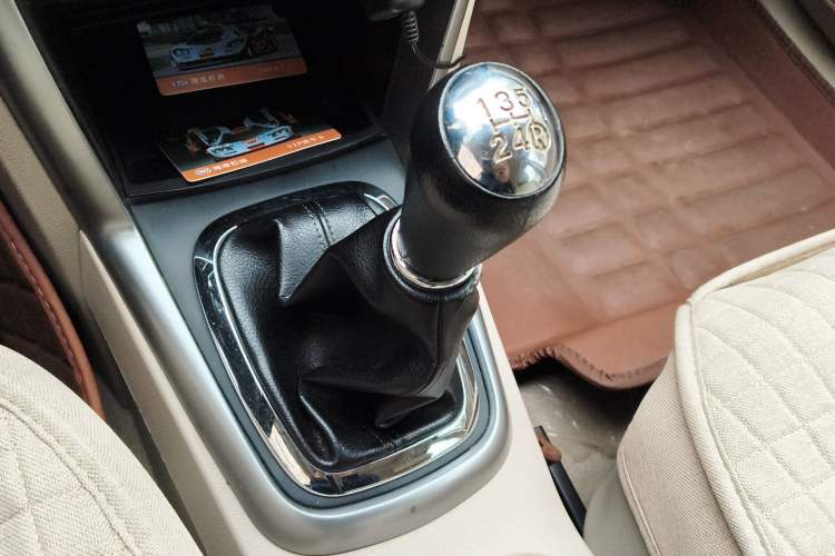 Used Chery Tiggo 3 2014 1.6L Manual Zhishang Edition Gear Lever