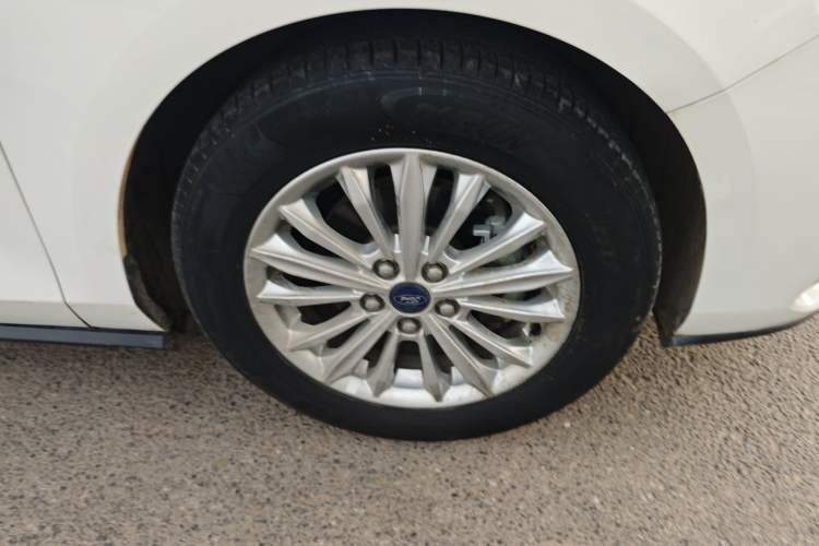 Used Ford Focus 2021 Sedan 1.5L Automatic Sharp Edition Right Front Wheel Hub