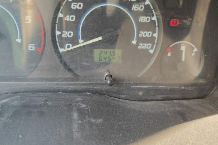 Used JMC Transit 2017 2.8T Commercial Version Short Wheelbase Mid-Roof 6/7/8-Seater JX493 Odometer Close Up