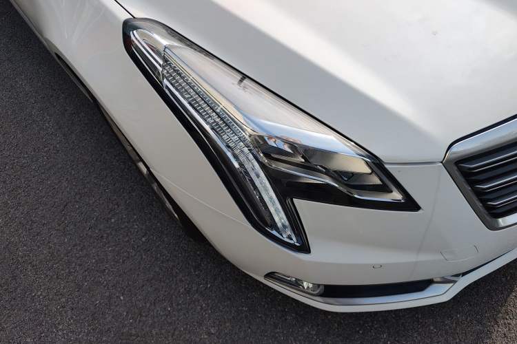 Used Cadillac XTS 2018 28T Elite Edition Right Front Headlight