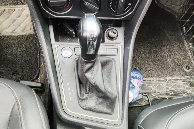 Used Volkswagen Lavida 2017 1.6L Automatic Comfort Edition Gear Lever