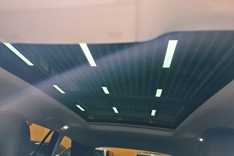 Used Volkswagen Tavendor 2024 380TSI All-Wheel-Drive R-Line Cruise Premium Edition
