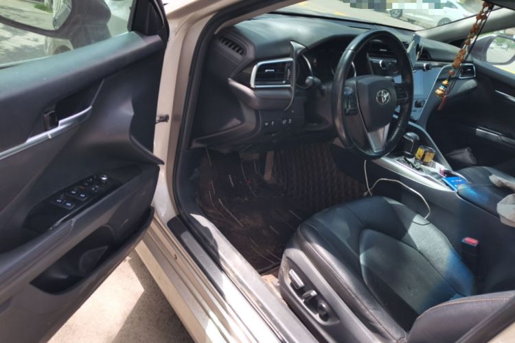 Used Toyota Camry 2019 Dual-Engine 2.5 HG Luxury Edition China V Standard
