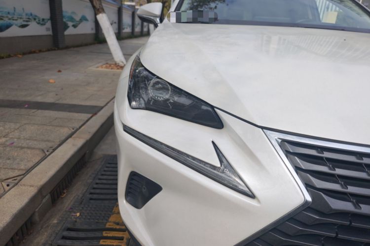 Used Lexus NX 2018 300h Front-Wheel-Drive FENGSHANG Version China V Emission Standard
