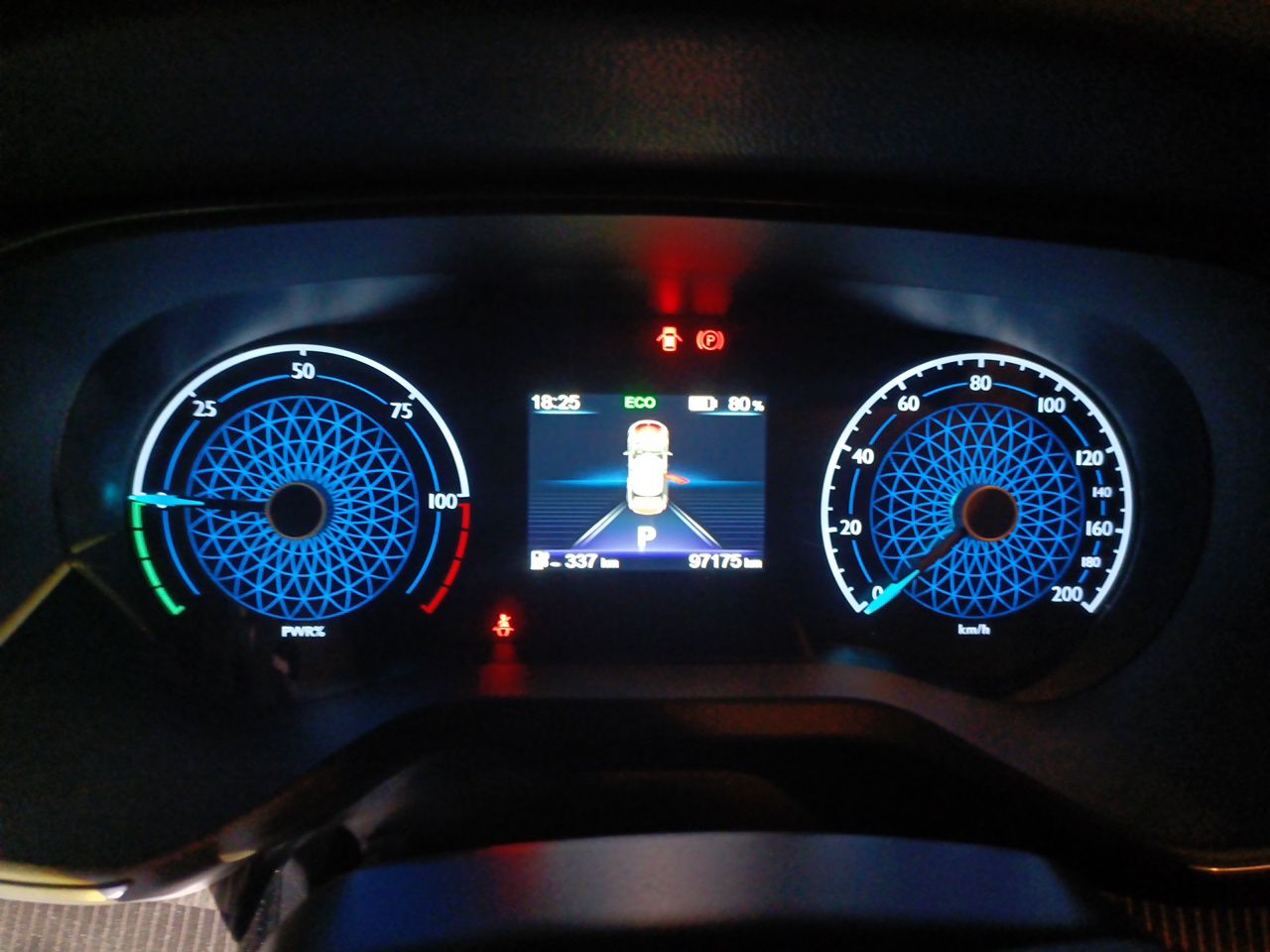 Hongqi E-QM5 2023 Base Travel Edition — снимка 11